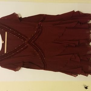 Burgendy tunic with ruffled trim.The brand is Seven 7 and this is a size 22/24.
